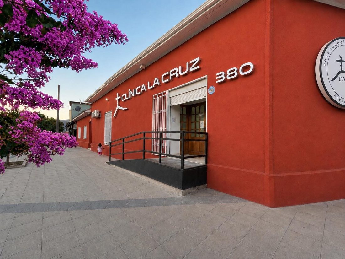 Fachada terracota de Clínica La Cruz en Walker Martínez 380, Peumo